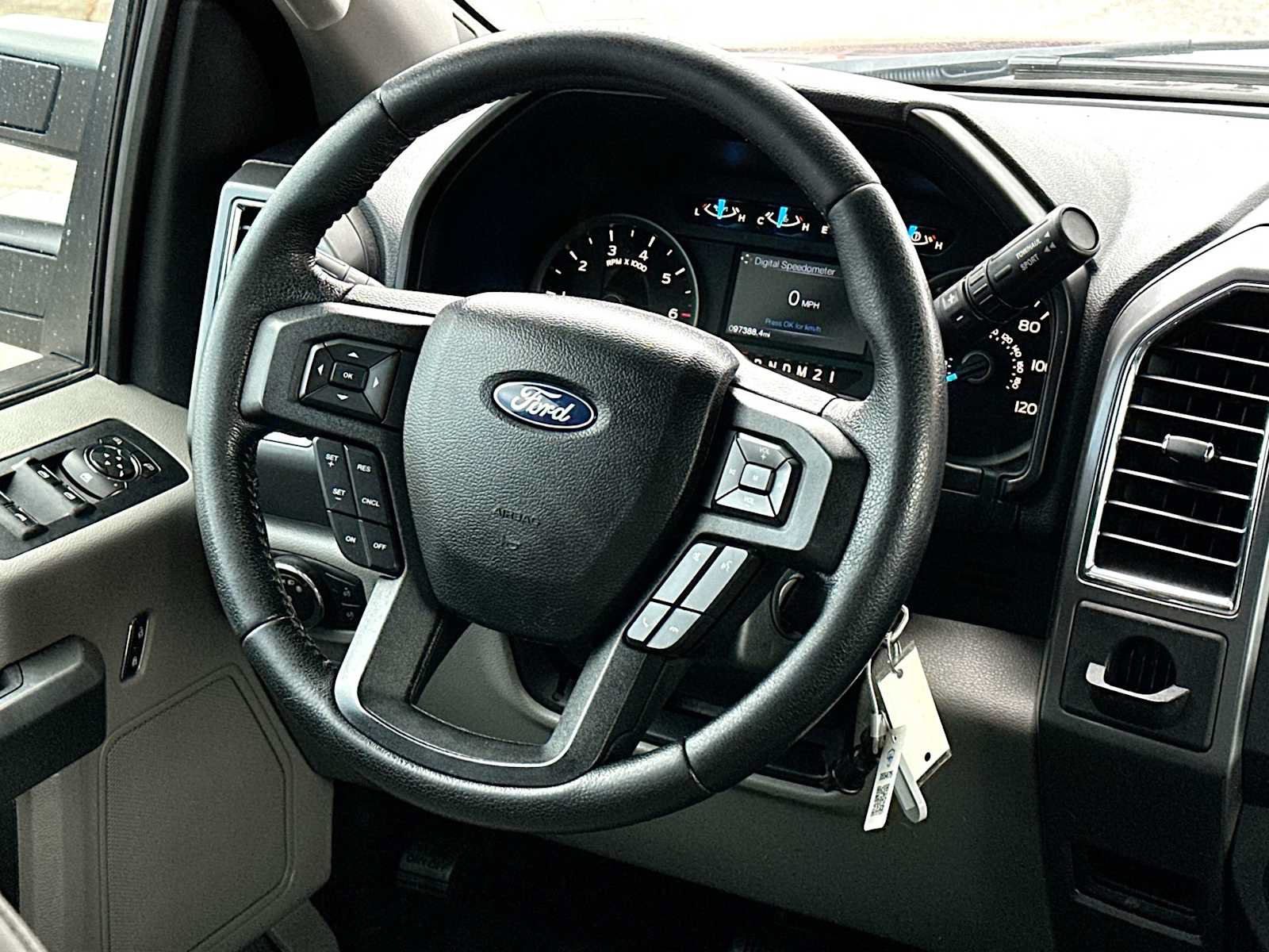 Used 2016 Ford F150 XLT w/ Equipment Group 301A Mid RWD image 27