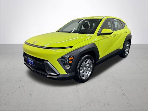 Used 2024 Hyundai Kona SE image 2