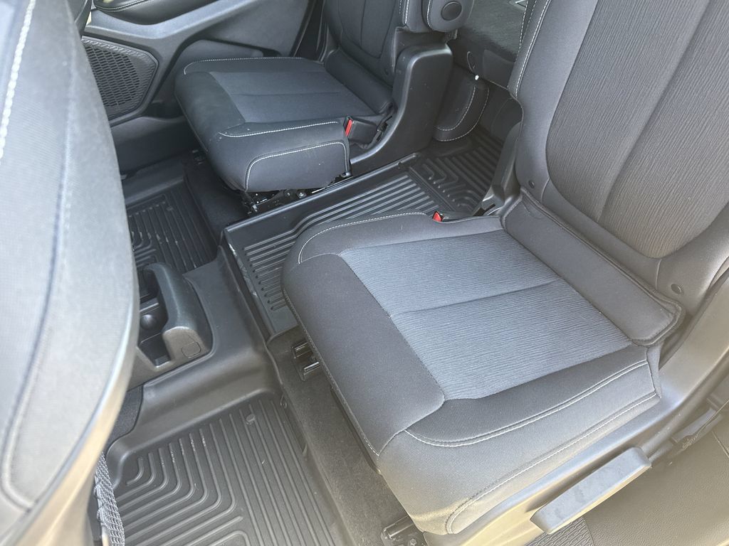 Used 2025 Jeep Grand Cherokee L Laredo RWD image 30