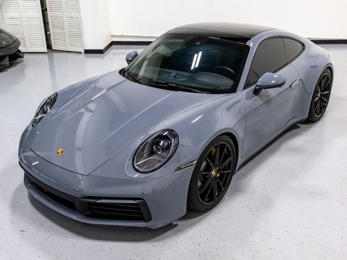 Used 2023 Porsche 911 Carrera image 4