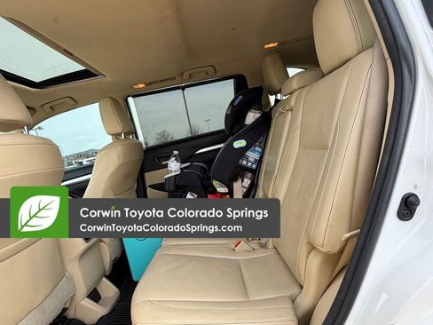 Used 2016 Toyota Highlander XLE w/ Four Season Floor Mat Package image 11