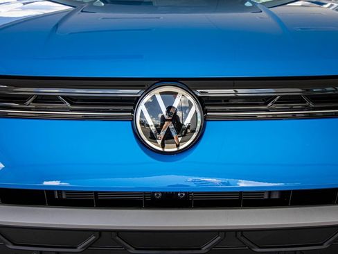 New 2026 Volkswagen Taos SE FWD image 7
