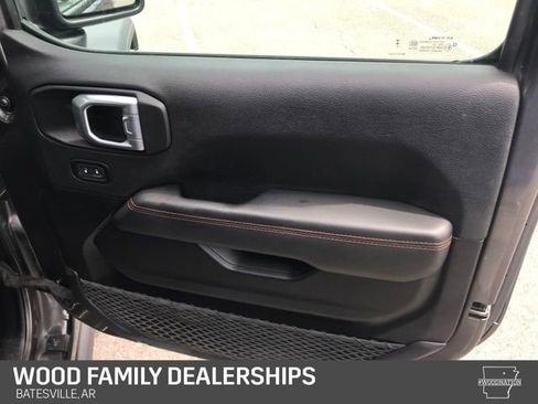 Used 2023 Jeep Gladiator Mojave w/ Cold Weather Group image 31