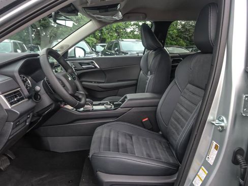 New 2025 Mitsubishi Outlander AWD image 27