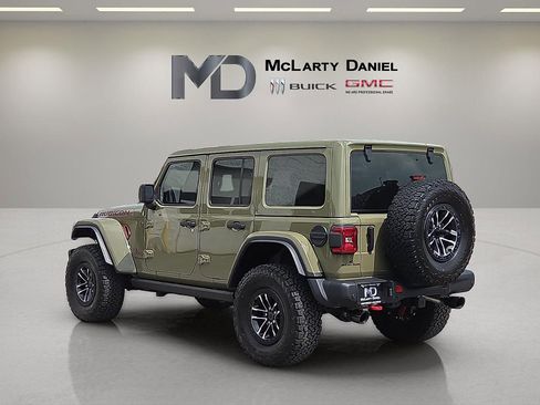 Used 2025 Jeep Wrangler Unlimited Rubicon AWD/4WD image 4