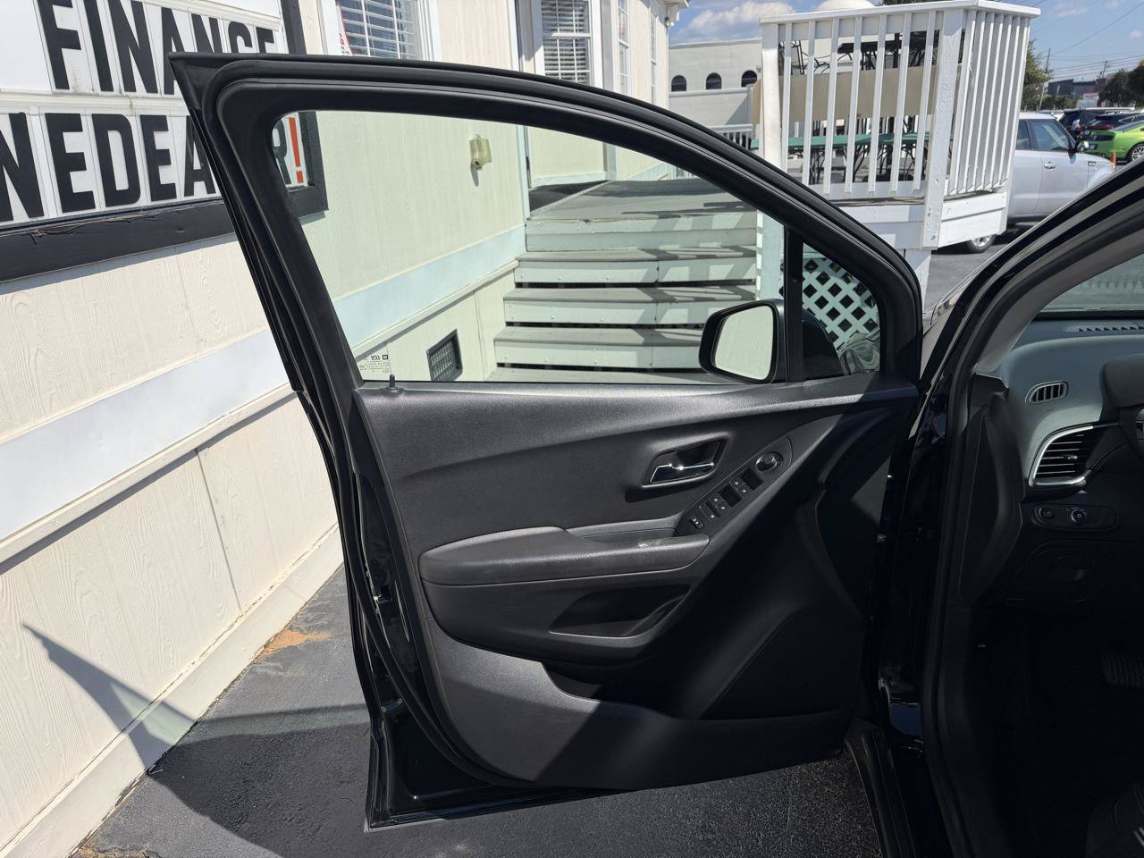 Used 2019 Chevrolet Trax LT w/ LT Convenience Package FWD image 8