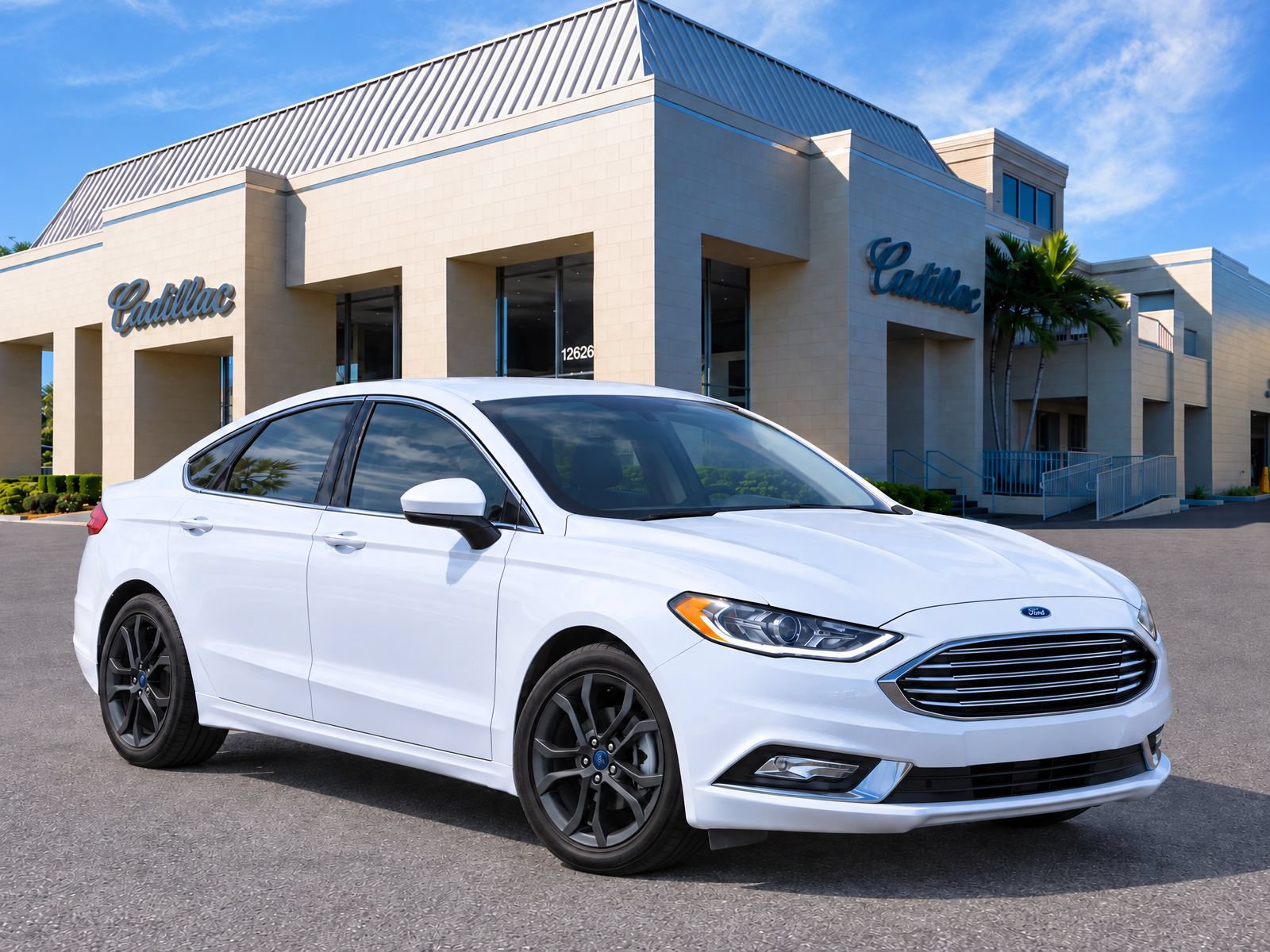 Used 2018 Ford Fusion SE w/ Equipment Group 201A FWD image 2