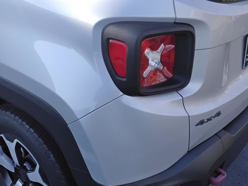 Used 2021 Jeep Renegade Trailhawk image 10