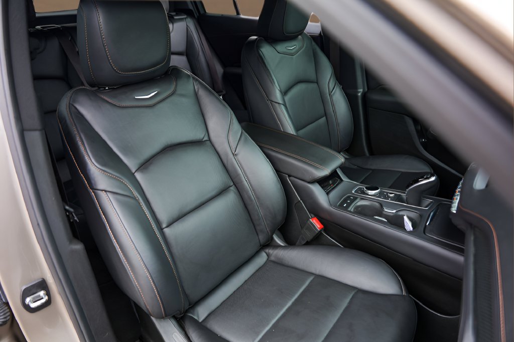 Certified 2023 Cadillac XT4 Sport FWD image 31