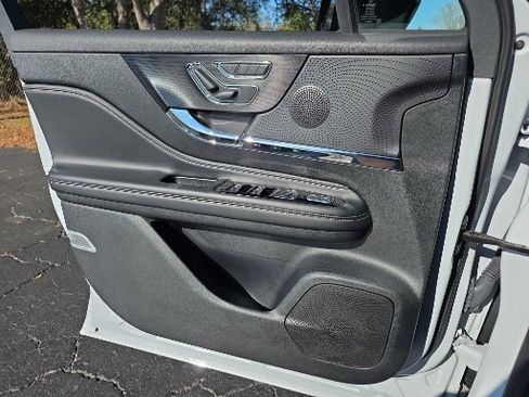 Used 2025 Lincoln Corsair AWD w/ Equipment Group 101A image 19