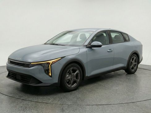 Used 2025 Kia K4 FWD image 3