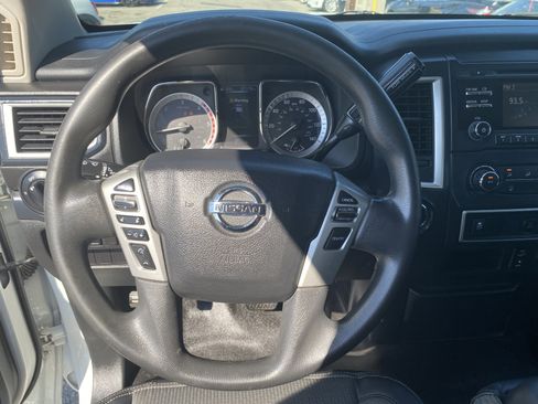 Used 2017 Nissan Titan S image 9