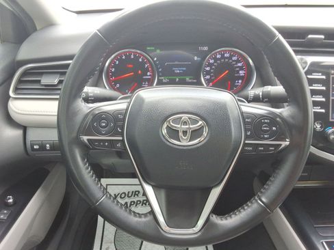Used 2020 Toyota Camry XSE image 11