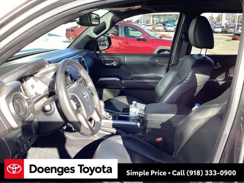 Used 2023 Toyota Tacoma Limited image 21