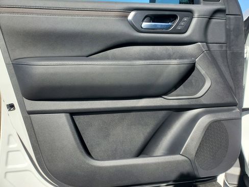 New 2026 Nissan Armada SL w/ Captain's Chari Seat Package image 9