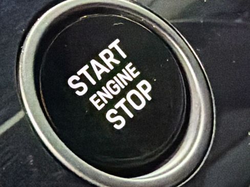 Certified 2025 Porsche Cayenne image 35