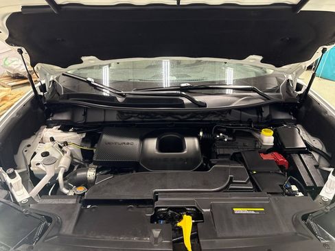Used 2025 Nissan Murano SV AWD/4WD image 10