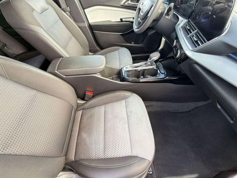 Used 2025 Chevrolet Trax LT image 34