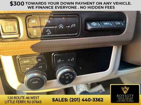 Used 2021 GMC Yukon XL Denali w/ Denali Premium Package image 21