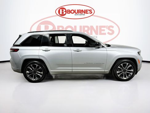Used 2024 Jeep Grand Cherokee Overland AWD/4WD image 12