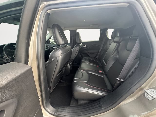 Used 2020 Jeep Cherokee Trailhawk w/ Cold Weather Group AWD/4WD image 21