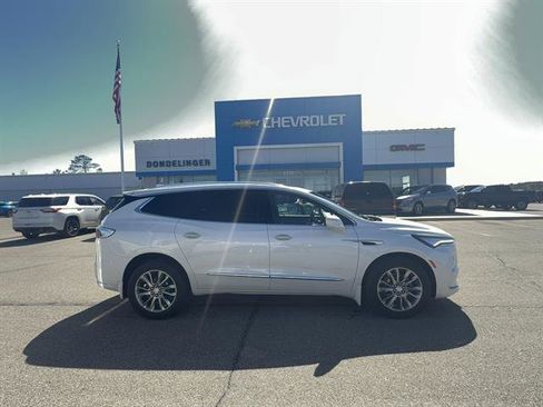 Used 2022 Buick Enclave Avenir w/ LPO, Floor Liner Package AWD/4WD image 1