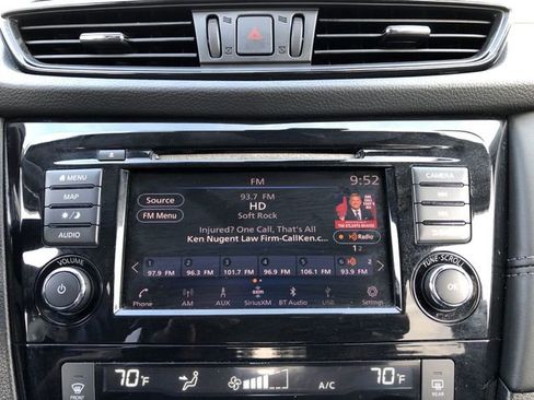 Used 2018 Nissan Rogue SL FWD image 23