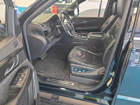 Used 2018 Cadillac Escalade Platinum AWD/4WD image 3