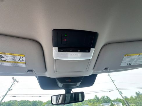 Used 2025 Nissan Pathfinder SL AWD/4WD image 21