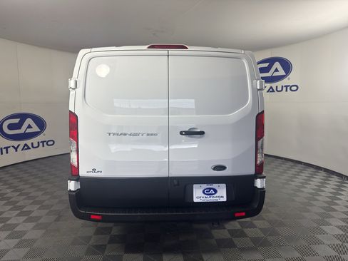 Used 2023 Ford Transit 250 Low Roof AWD image 3