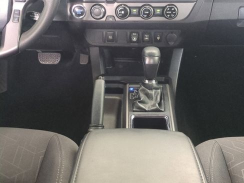 Used 2018 Toyota Tacoma TRD Off-Road image 21