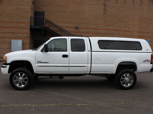 Used 2003 GMC Sierra 2500 SLE w/ Skid Plate Package AWD/4WD image 7