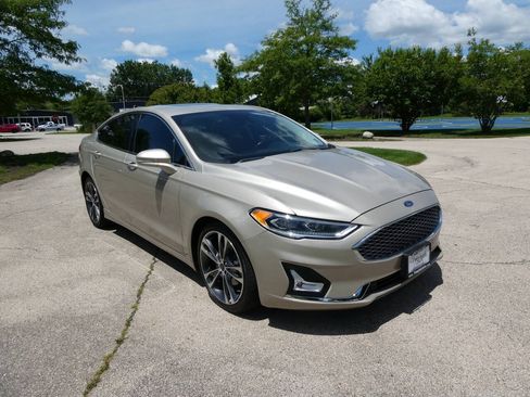 Used 2019 Ford Fusion Titanium AWD/4WD image 3