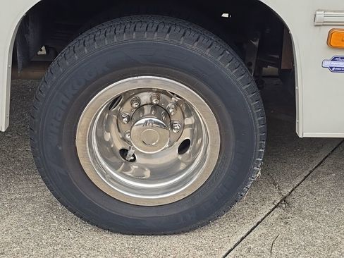 Used 2023 Ford E-450 and Econoline 450 Super Duty w/ Motorhome Prep Package image 5