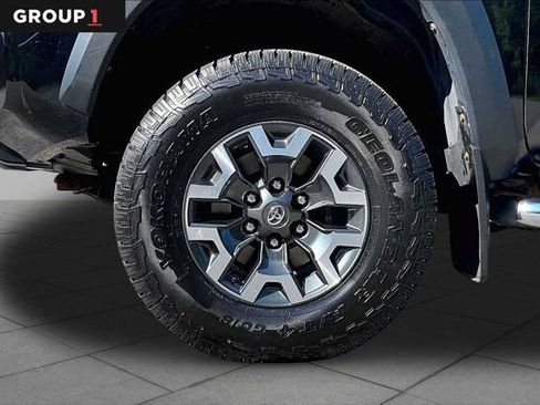 Certified 2019 Toyota Tacoma TRD Off-Road AWD/4WD image 11