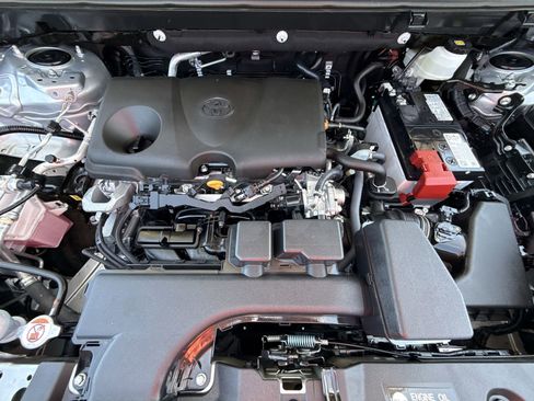 Certified 2025 Toyota RAV4 LE FWD image 17