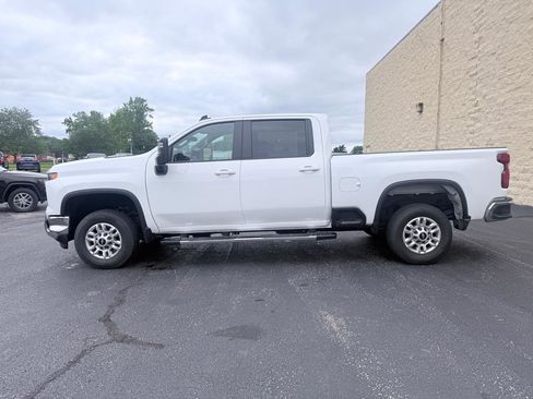 Used 2025 Chevrolet Silverado 2500 LT w/ Convenience Package AWD/4WD image 2