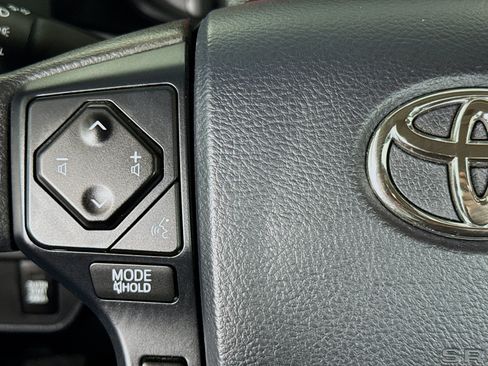 Used 2017 Toyota Tacoma SR AWD/4WD image 11