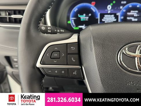 Certified 2024 Toyota Highlander Limited AWD/4WD image 29
