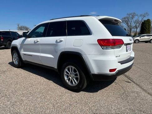 Used 2019 Jeep Grand Cherokee Laredo image 3