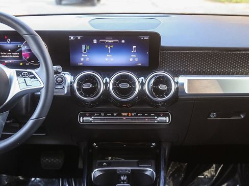 Used 2026 Mercedes-Benz GLB 250 GLB 250 image 11