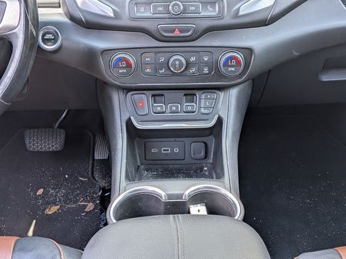Used 2021 GMC Terrain SLE w/ Driver Convenience Package FWD image 19