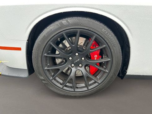 Used 2015 Dodge Challenger SRT Hellcat RWD image 10