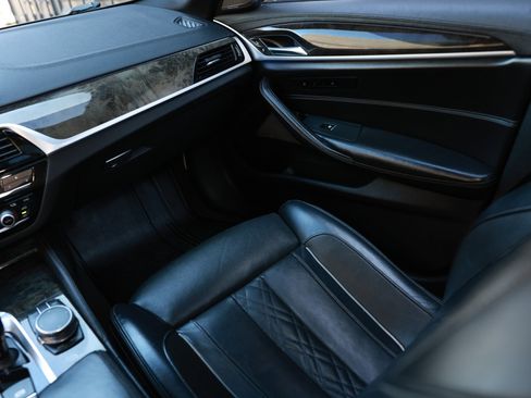 Used 2017 BMW 540i xDrive image 27