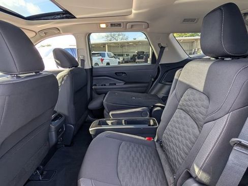 Used 2024 Nissan Pathfinder SV w/ SV Premium Package AWD/4WD image 13
