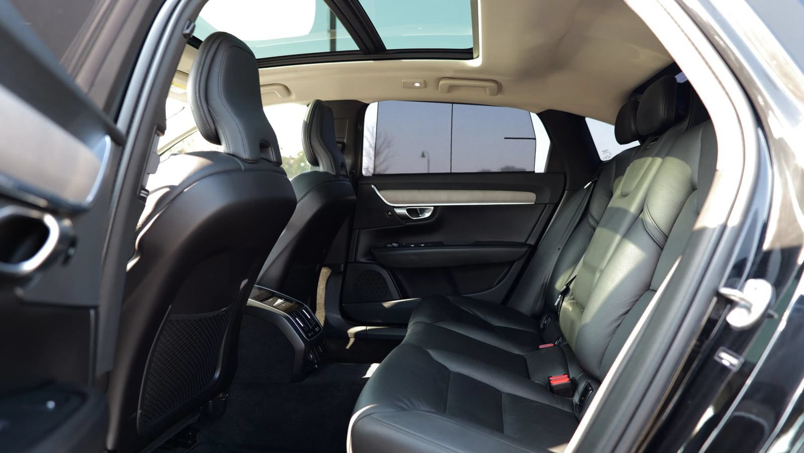 Used 2023 Volvo S90 B6 Plus AWD/4WD image 27