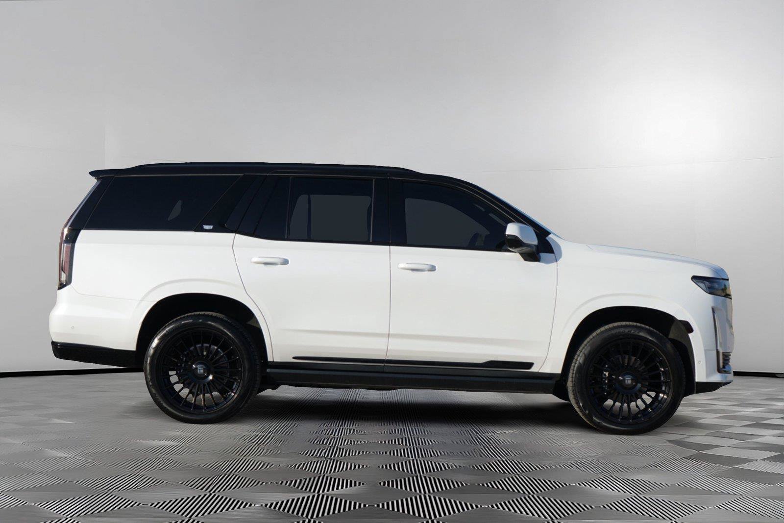 Used 2023 Cadillac Escalade Sport w/ LPO, ONYX Package AWD/4WD image 4