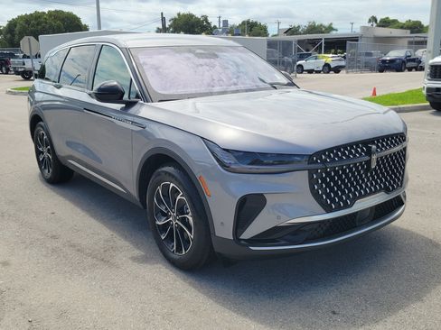 Used 2024 Lincoln Nautilus Premier AWD/4WD image 3