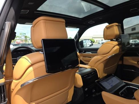 Used 2025 Jeep Grand Wagoneer Series III w/ Rear Seat Video Group 1 AWD/4WD image 32