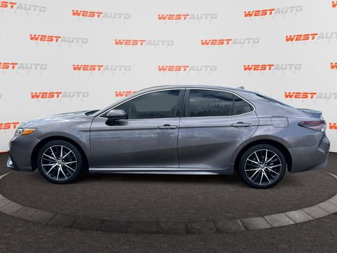 Used 2021 Toyota Camry SE FWD image 2